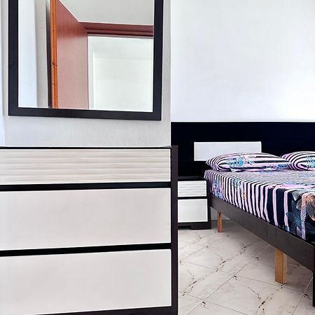 Tini Sea View Apartment Sarandë 外观 照片