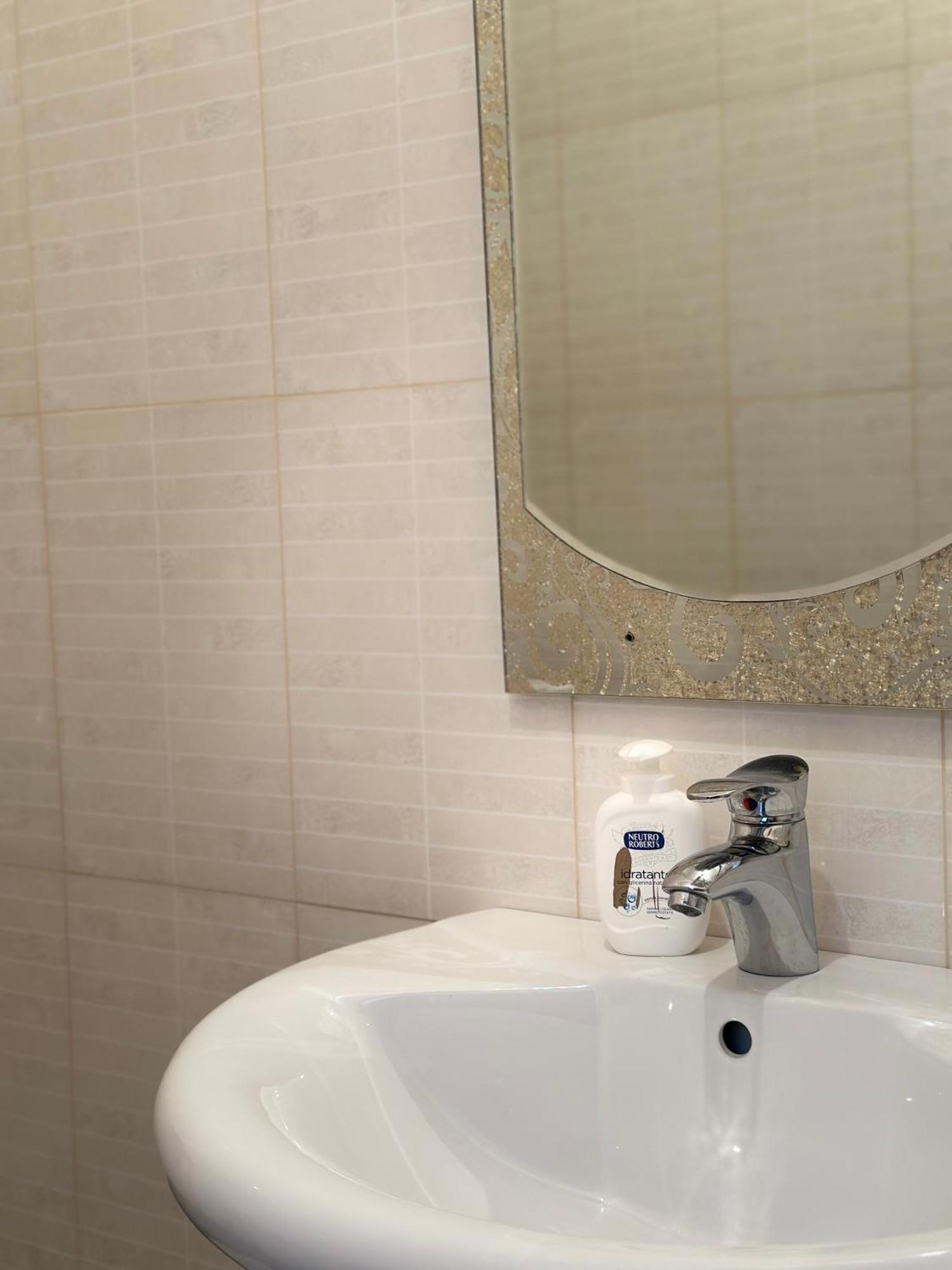 Tini Sea View Apartment Sarandë 外观 照片