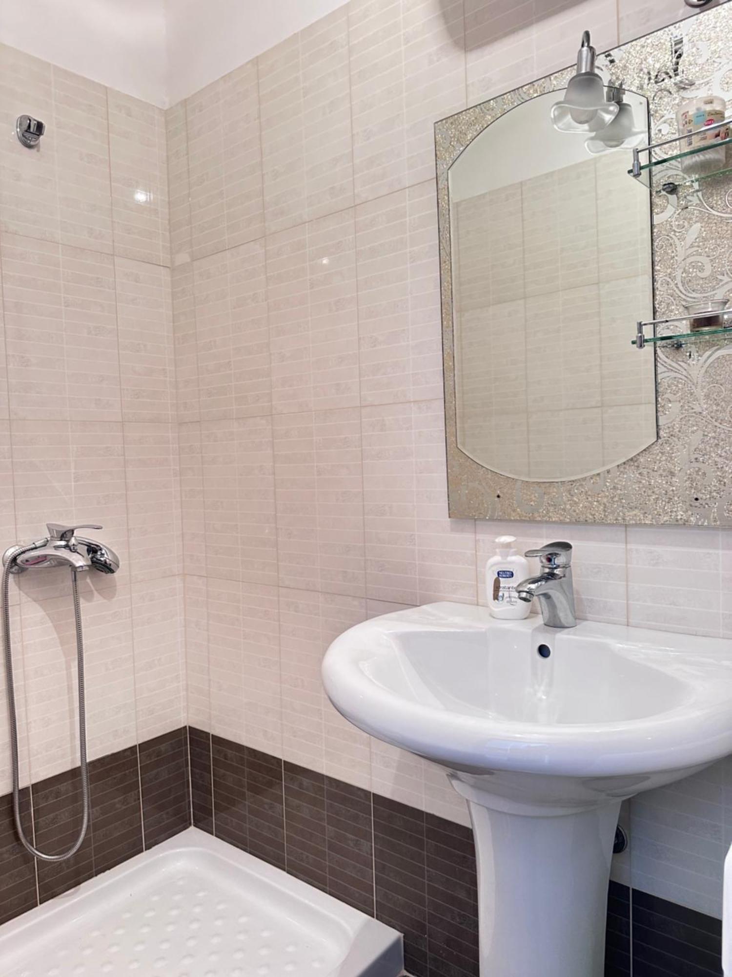 Tini Sea View Apartment Sarandë 外观 照片