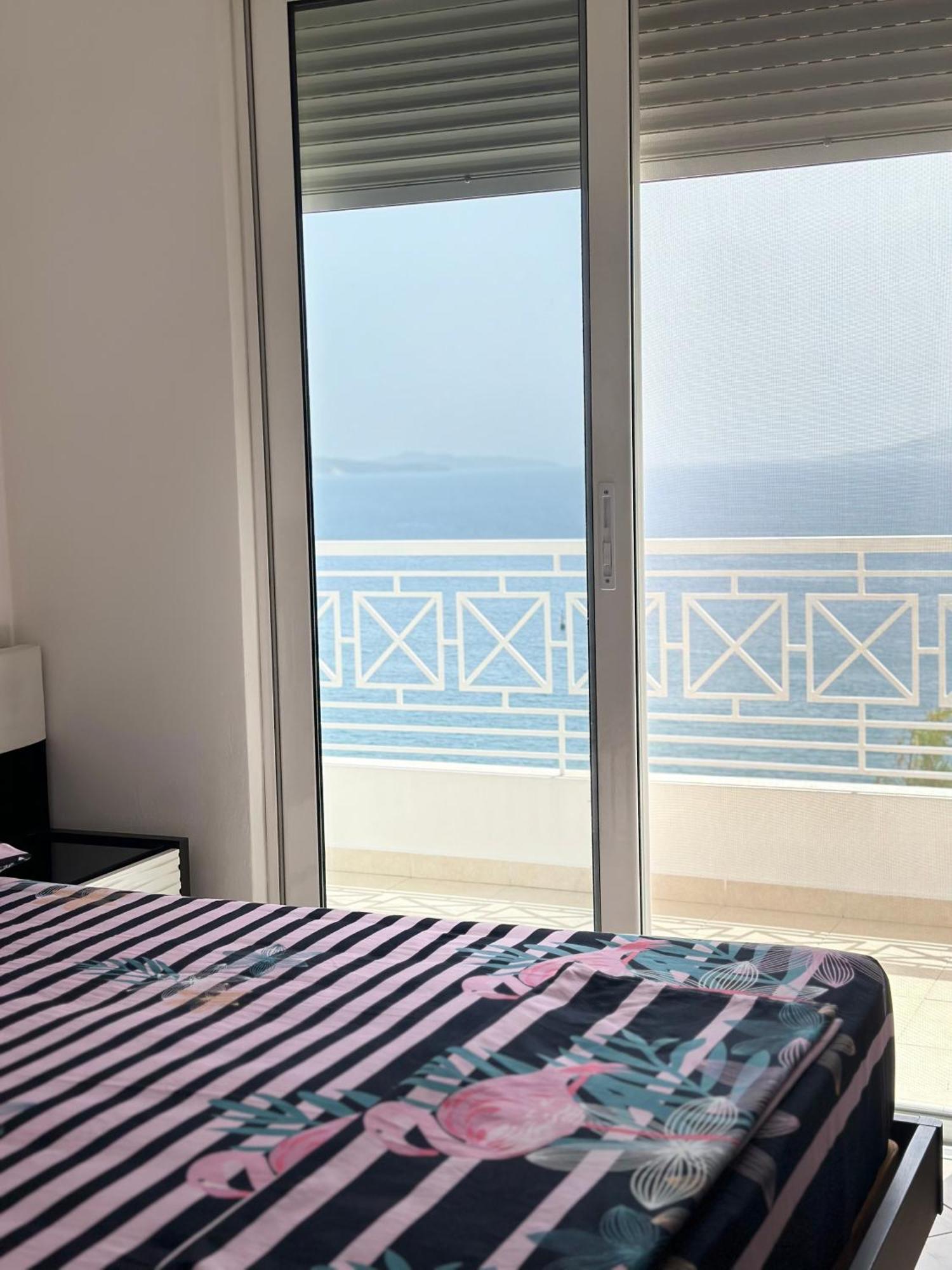 Tini Sea View Apartment Sarandë 外观 照片
