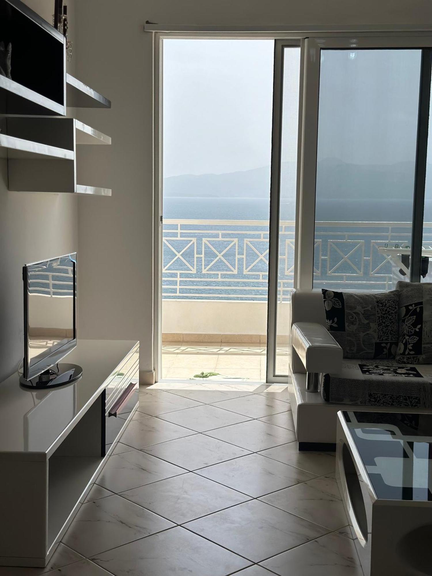Tini Sea View Apartment Sarandë 外观 照片